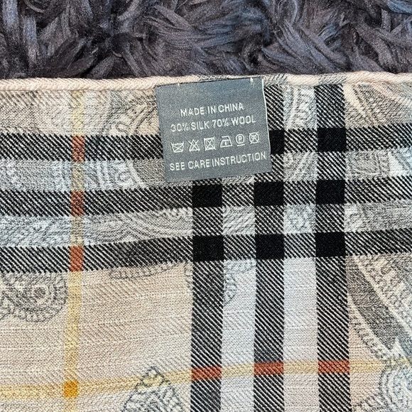 30% silk, 70% wool plaid on one side paisley on the other like new condition. - Picture 3 of 4